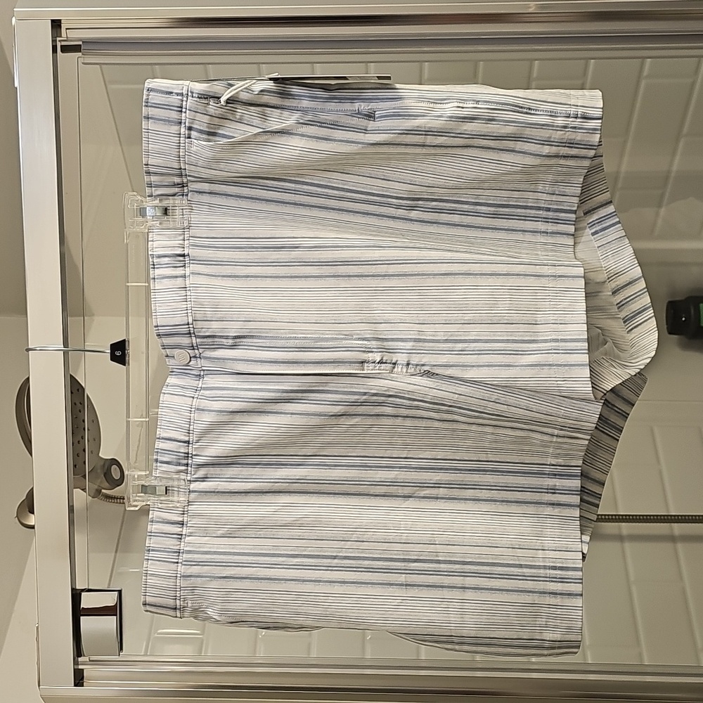 VRST Men's 5" Resort Short. NWT. - Picture 5 of 8